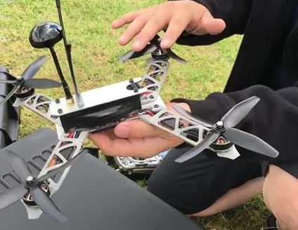 3D打印無人機來啦如今,3D打印技術正“無孔不入”地滲透到人們的生活中,3D打印機幾乎可應用于市場各細分行業(yè)。在無人機制造領域中,相對傳統(tǒng)制造,3D打印無人機有著不可比擬的優(yōu)勢,3D打印機正以自身獨特(圖1) 3D打印無人機來啦如今,3D打印技術正“無孔不入”地滲透到人們的生活中,3D打印機幾乎可應用于市場各細分行業(yè)。在無人機制造領域中,相對傳統(tǒng)制造,3D打印無人機有著不可比擬的優(yōu)勢,3D打印機正以自身獨特(圖1)